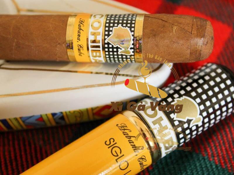 Cận cảnh điếu xì gà mini Cohiba Siglo I
